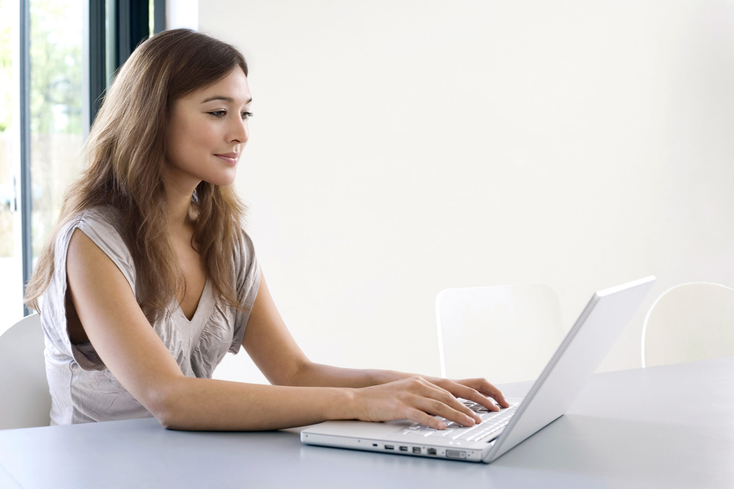Can You Successfully Date Without Meeting? Top 4 Tips To Date Online Safely